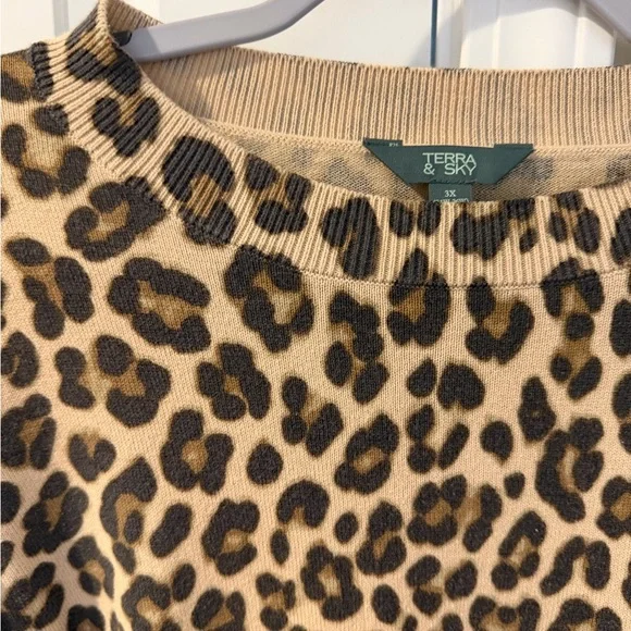Terra & Sky Tan and Black Leopard Print Short Sleeve Sweater - Picture 2 of 3